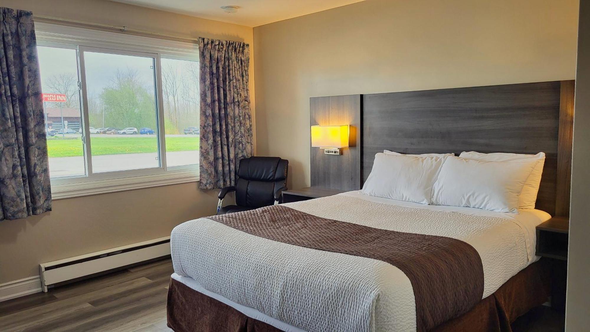 Maple Leaf Inn & Suites Kincardine Exteriér fotografie